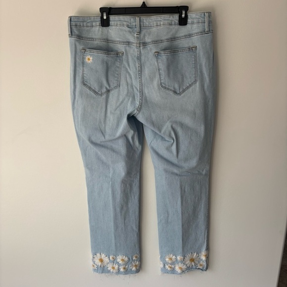 Driftwood Colette Stretch Denim Embroidered Daisy Cropped Straight Leg Jean - Picture 7 of 11